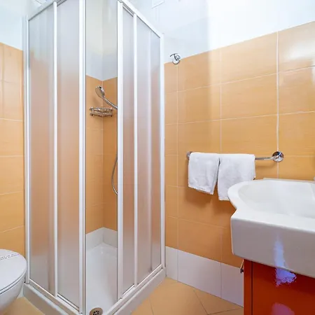 Aparthotel Garuti Village 3*