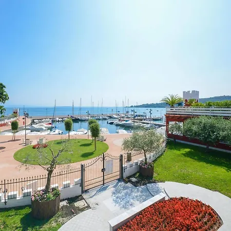 Garuti Village Aparthotel 3*