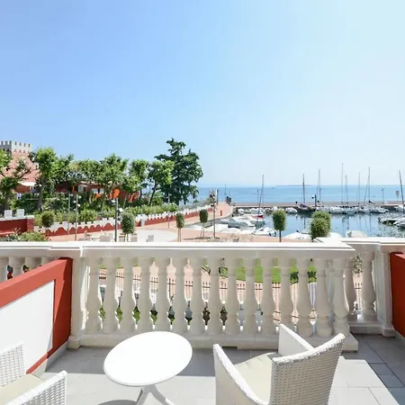 Aparthotel Garuti Village 3*