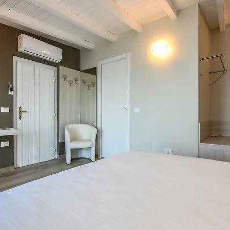 Aparthotel Garuti Village 3*