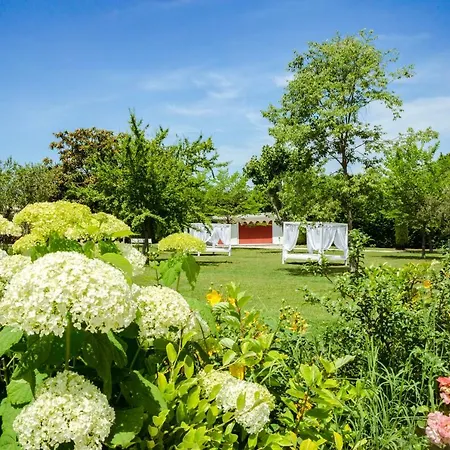 Aparthotel Garuti Village 3*